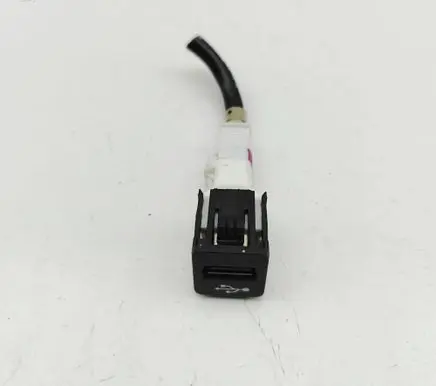 BMW X5 G05 USB socket connector 74558010 9229294