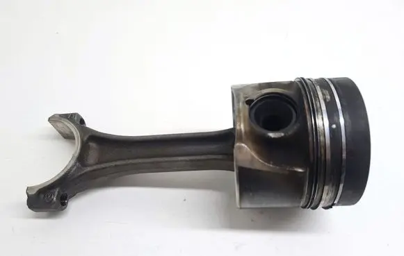 Volkswagen Caddy Piston with connecting rod CAYD