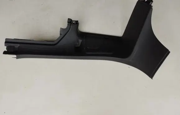 Volvo XC70 (D) pillar trim (bottom) 1882