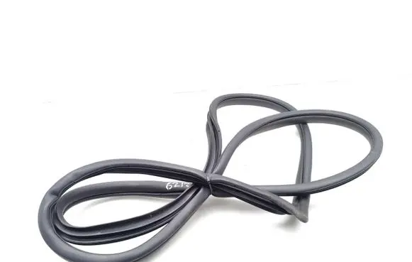 KIA Stonic Front door rubber seal 