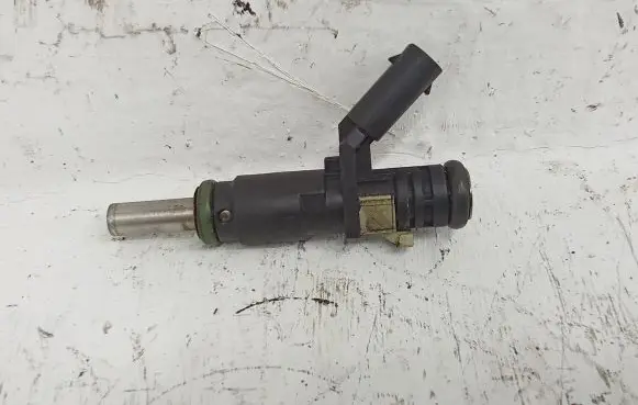 Mercedes-Benz ML W164 Fuel injector A2720780249