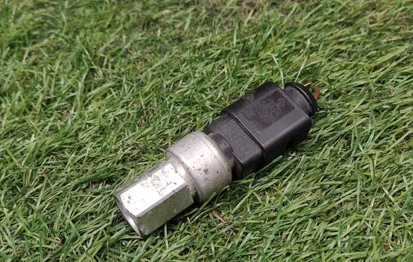 Volkswagen PASSAT CC Air conditioning (A/C) pressure sensor 1K0959126A