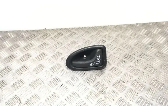 Opel Vivaro Front door interior handle 8200028995 99035101