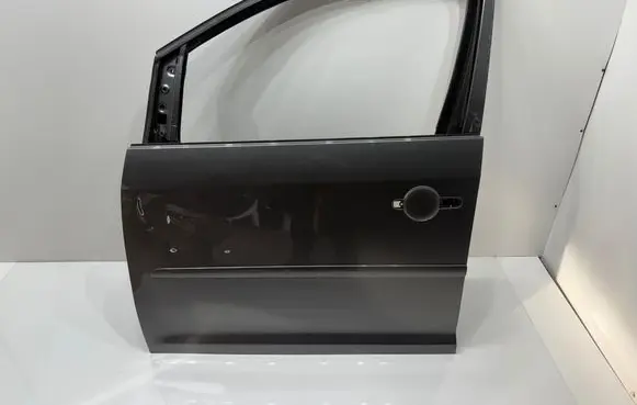 Volkswagen Touran I Front door