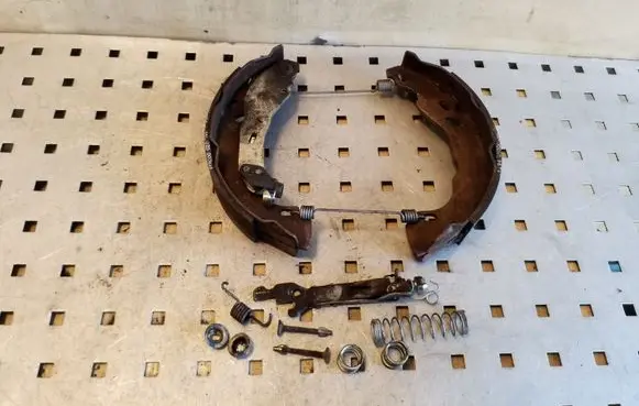 Peugeot 208 I Brake pads (rear) 