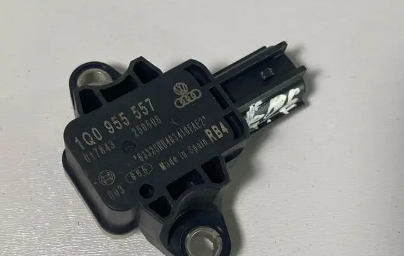 Volkswagen Eos Airbag deployment crash/impact sensor 1Q0955557