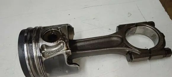 Volvo V50 Piston with connecting rod 085190