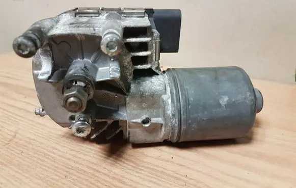 Volkswagen PASSAT B6 Wiper motor 1K1955119B 0390241744
