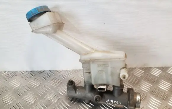 Master brake cylinder