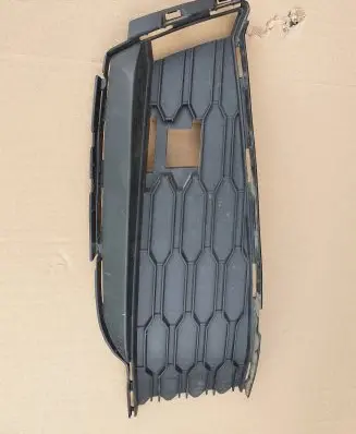 Skoda Kamiq Front bumper lower grill 658807367