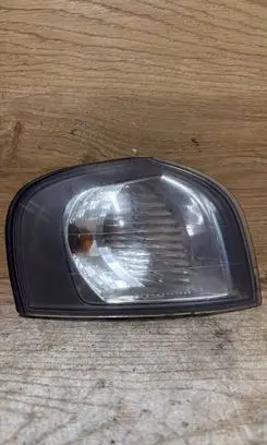 Volvo S80 Front indicator light 88204387