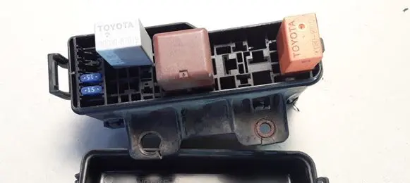 Toyota Avensis T250 Fuse module 9008087012 9008087019 9098702016