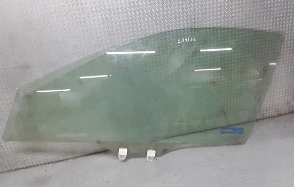 Honda Accord Front door window glass four-door