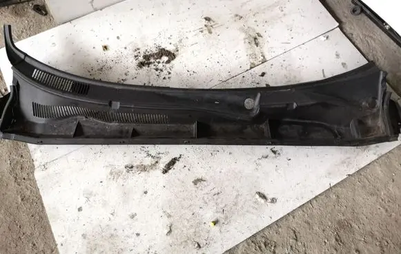 Toyota RAV 4 (XA30) Wiper trim