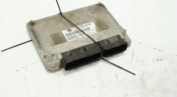 Skoda Octavia Mk1 (1U) Engine control unit/module ECU 06A906033BG