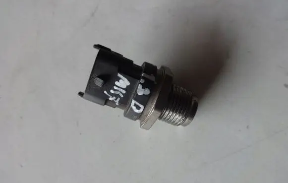 Suzuki Swift II Fuel pressure sensor 0281006164