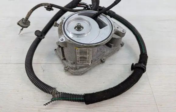 Opel Crossland X Electric power steering pump 9831704780