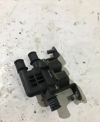 BMW 5 E60 E61 Coolant heater control valve 6931708 050517 1147412181