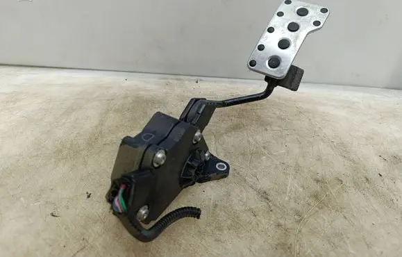 Lexus IS 220D-250-350 Accelerator throttle pedal 7811053040 1988007251 04H03B00005