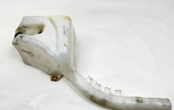Ford Fusion Windshield washer fluid reservoir/tank 2S6117618