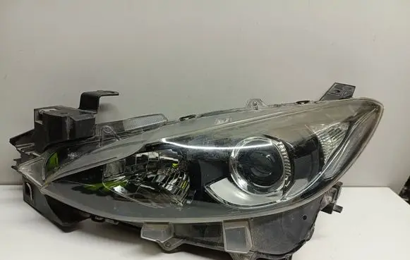 Mazda 3 II Headlight/headlamp B45A51040
