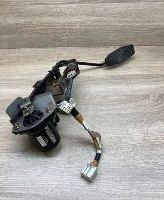 Mazda 626 Accelerator throttle pedal 1983007100 BH4A41AC0B