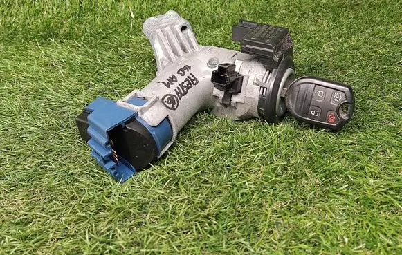 Ford Fiesta Ignition lock 8V513F880DD 8A6T15607AC