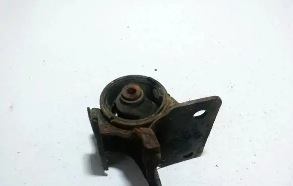Toyota Avensis T220 Engine mount bracket