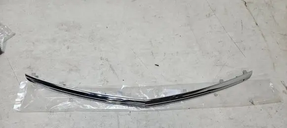 Opel Insignia A Front bumper upper radiator grill 22787085