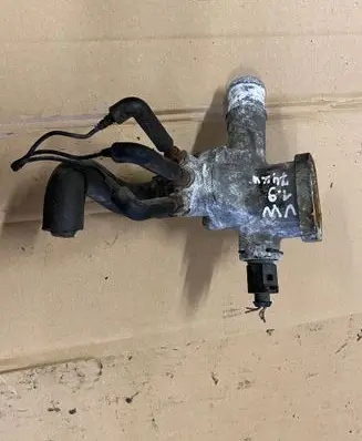 Volkswagen PASSAT B5 Thermostat 038121133A