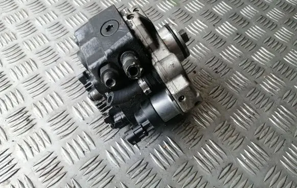 Volvo XC90 Fuel injection high pressure pump 8689590 0445010043 0928400616