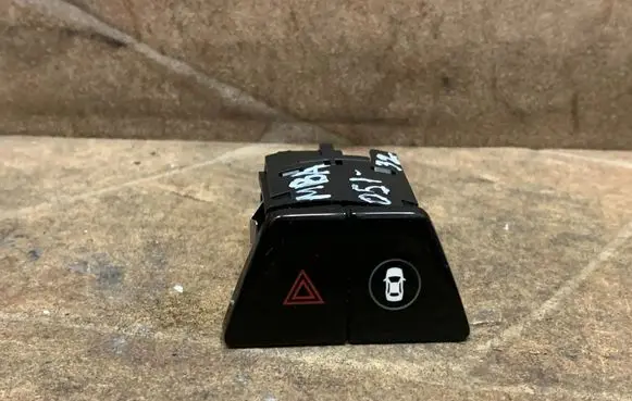 BMW 6 G32 Gran Turismo Hazard light switch 6993047