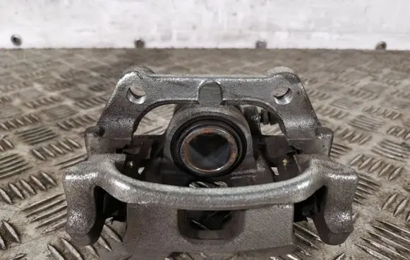 Honda CR-V Rear brake caliper 107B142 Y04282