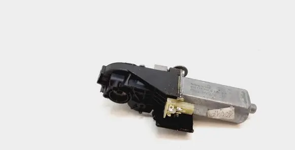 Volvo XC90 Seat adjustment motor 0390203248