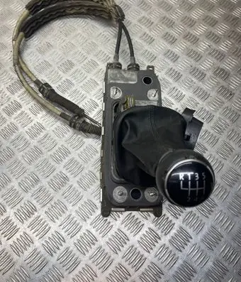 Volkswagen Touran I Gear shifter/selector 1K0711061B