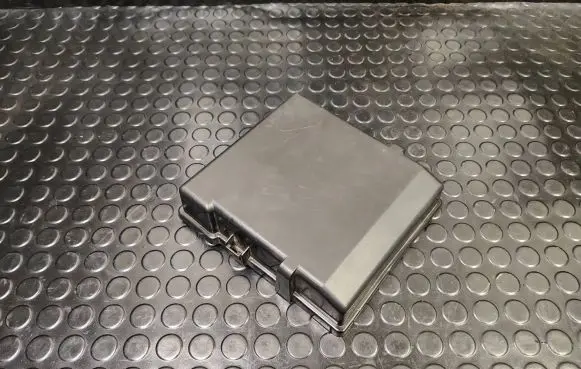 Nissan Pathfinder R51 Fuse box cover 7154849830