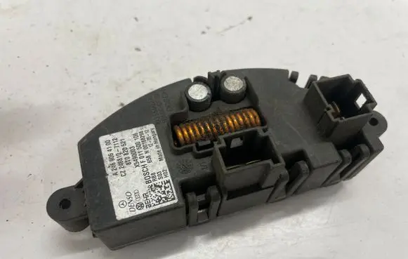 Skoda Octavia Mk3 (5E) Heater blower fan relay 8T0820521