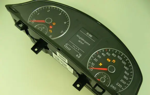 Volkswagen Golf Plus Speedometer (instrument cluster) 5M0920870B