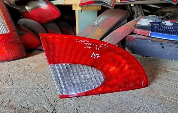 Toyota Avensis T220 Tailgate rear/tail lights 23300102 E009
