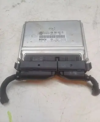 Volkswagen PASSAT B5.5 Engine control unit/module 4B0906018CG 26SA7389 0261207215