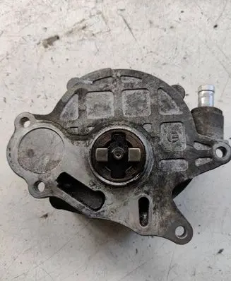 Volkswagen PASSAT B7 Vacuum pump 03L145100 050111A