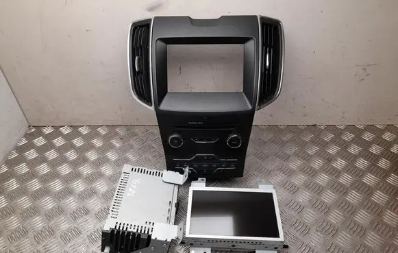 Ford S-MAX Radio/CD/DVD/GPS head unit EM2T18E245AE