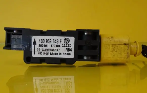 Audi A6 S6 C5 4B Airbag deployment crash/impact sensor 4B0959643E