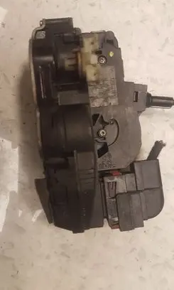 Opel Insignia A Front door lock 13503781