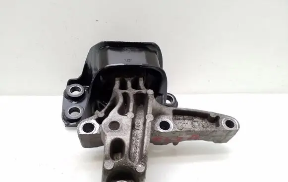 Nissan Qashqai Engine mount bracket