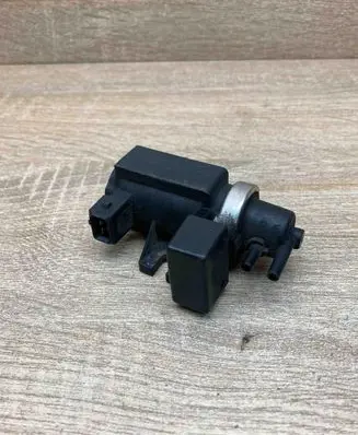 BMW 5 E39 Turbo solenoid valve 72279600 2247906