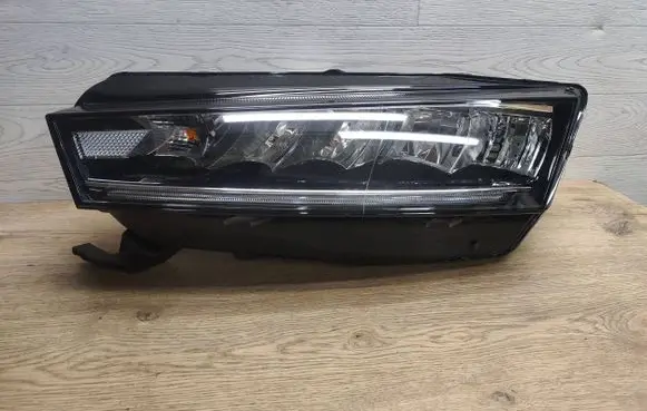 Skoda Octavia Mk4 Headlight/headlamp 5E4941015