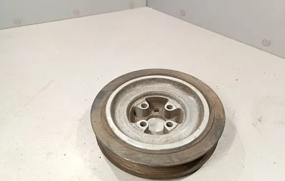 Volkswagen PASSAT B4 Crankshaft pulley 028105243K