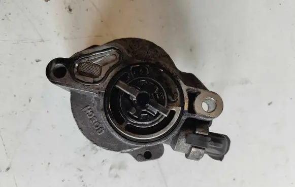 Citroen C4 I Vacuum pump 01562C2