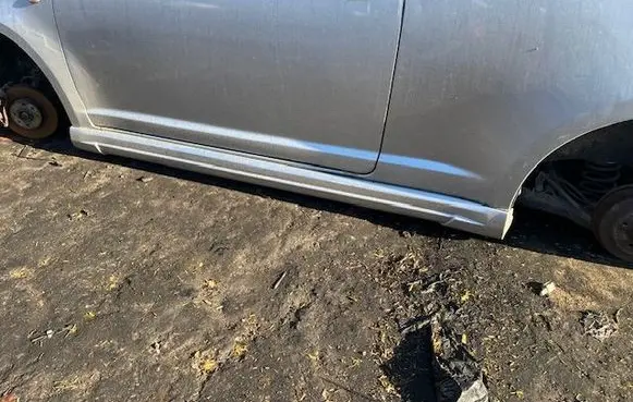Suzuki Swift I Sill 